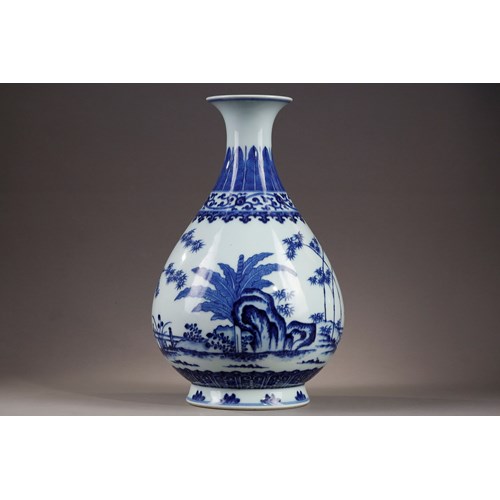 yuhuchunping shape vase - Bleu Blanc porcelain - Imperial
Jingdezhen Imperial kilns - Qianlong Seal  Mark and period
Inspired by the beginning of the Ming period  . The idea was to recall the glorious ancient and venerated China. This type of vase was made for each Qing emperor and bore the mark of the emperor in place